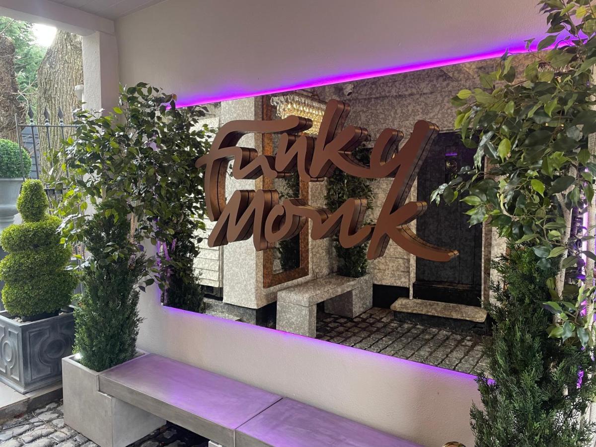 Funky Monk Hotel 埃平 外观 照片